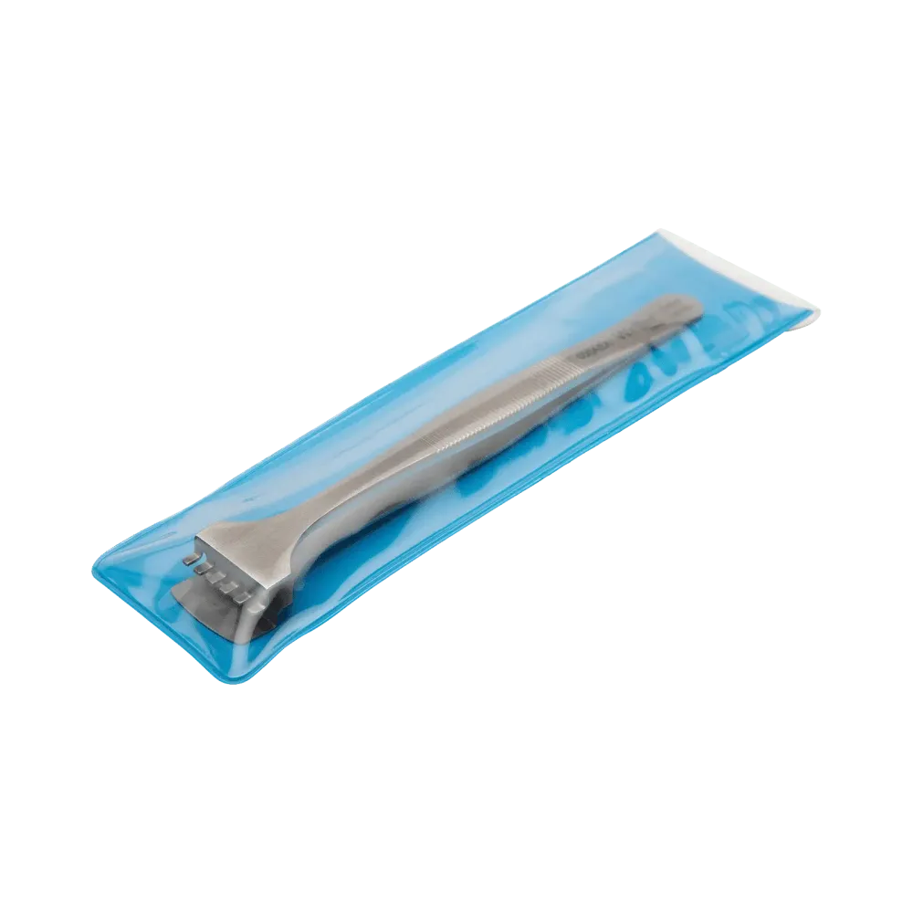 Wafer tweezers with flat lower blade