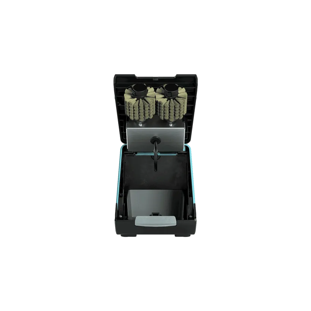 Automatic tip cleaner with metal brushes