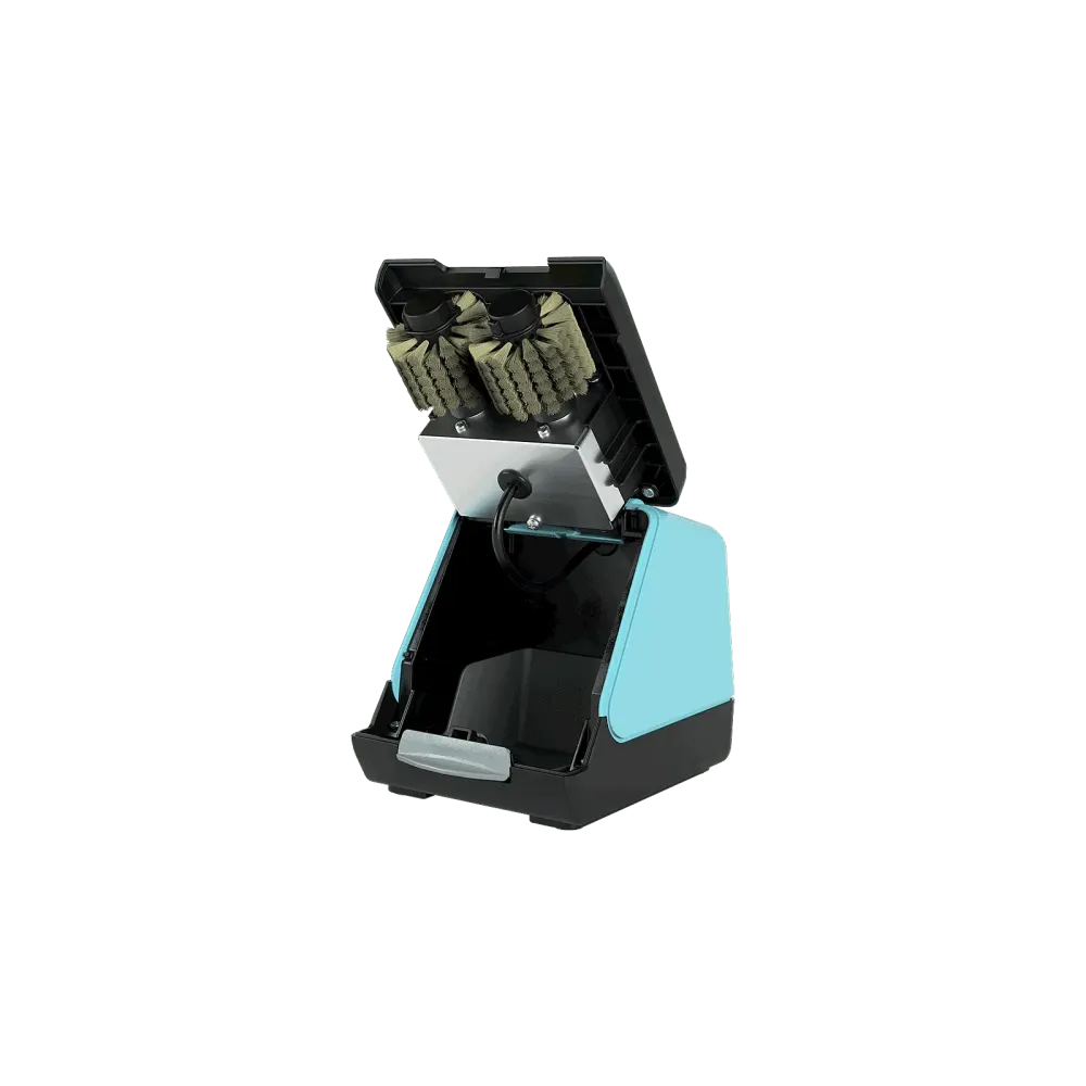 Automatic tip cleaner with metal brushes