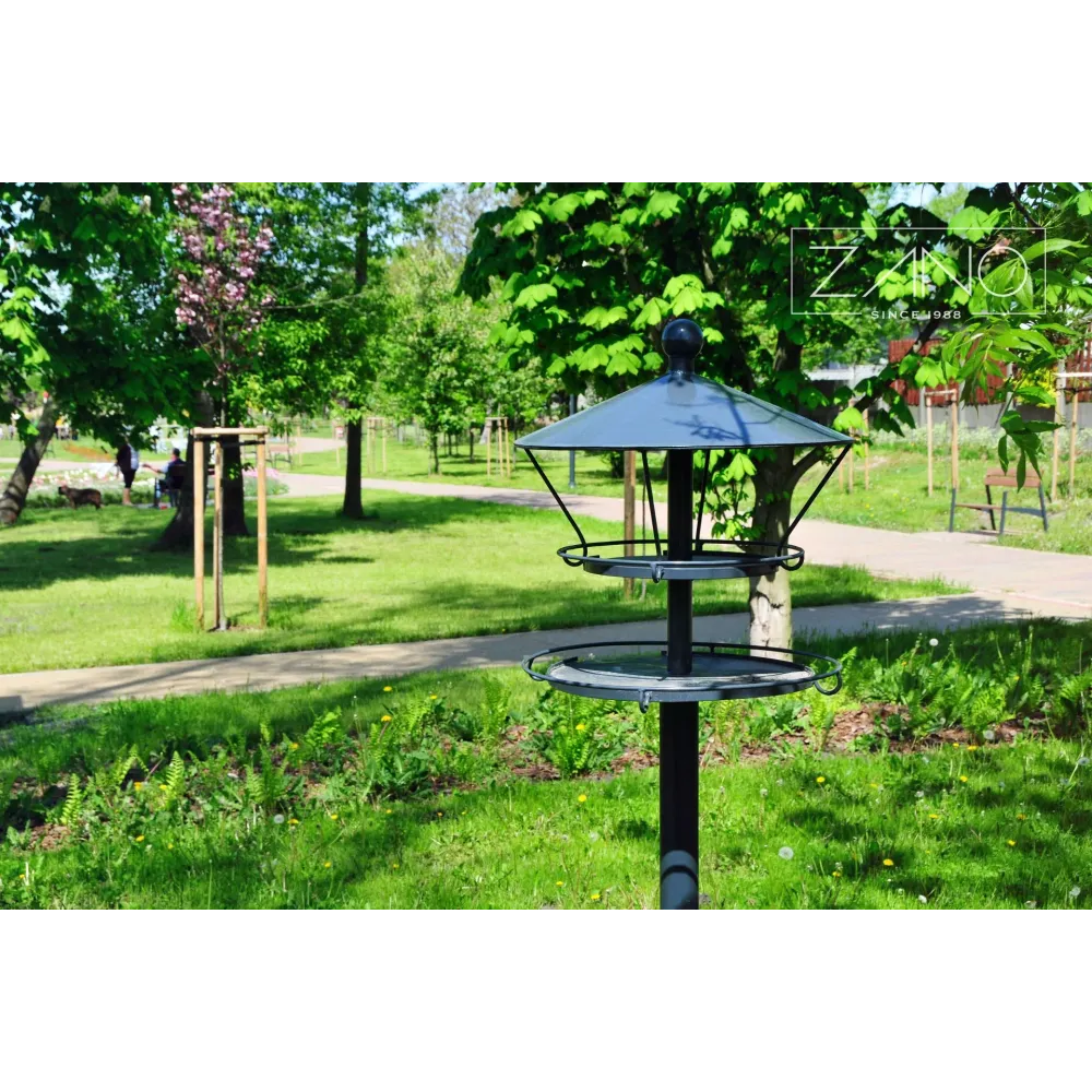 Bird feeder