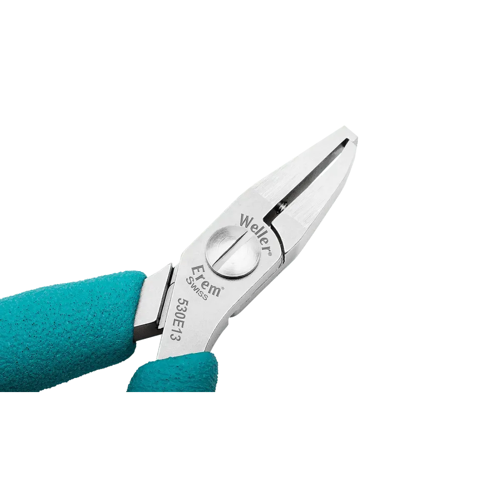 Distance cutter cuts copper wire to a length of 1.3 mm