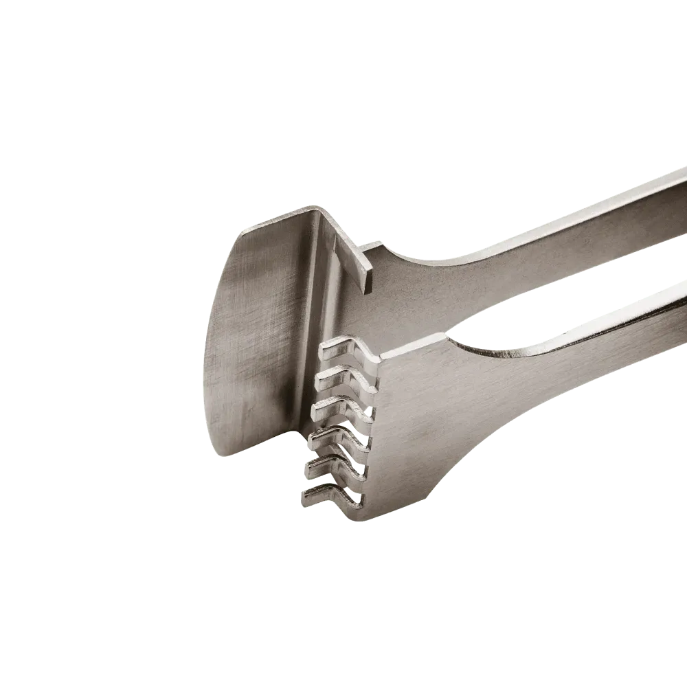 Wafer tweezers with flat lower blade