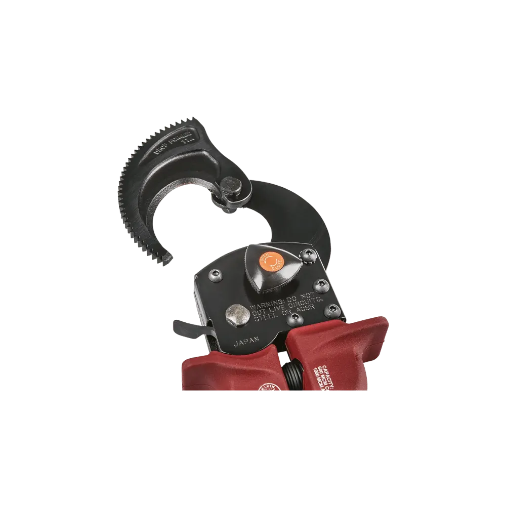 Compact cable cutter with ratchet