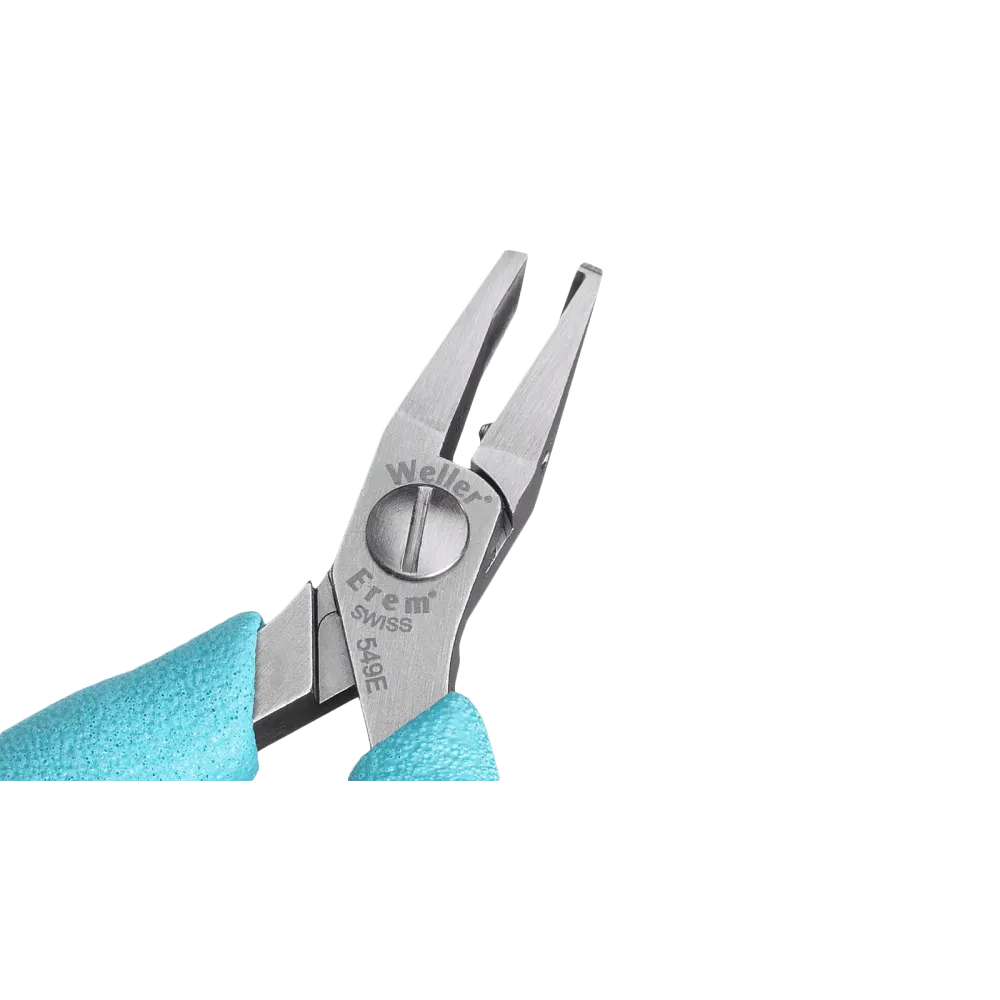 Distance cutter cuts wire to a length of 1.5 mm