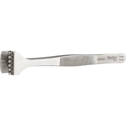 Wafer tweezers with flat lower blade