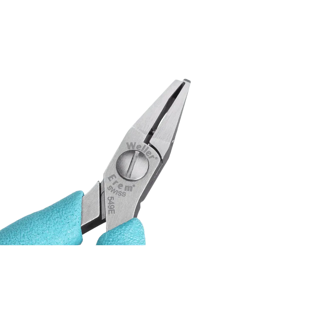 Distance cutter cuts wire to a length of 1.5 mm