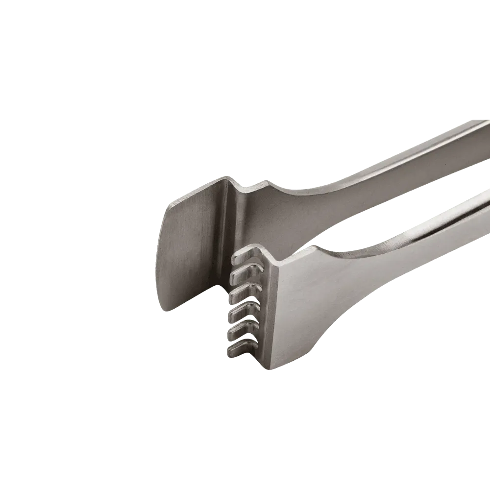 Wafer tweezers with flat lower blade